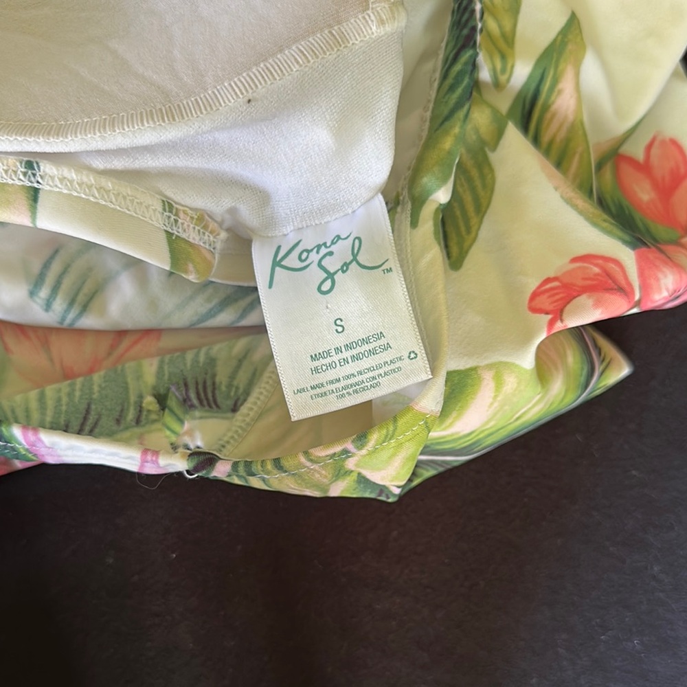Floral Ruffle-Shoulder Swimsuit - Picture 3 of 3